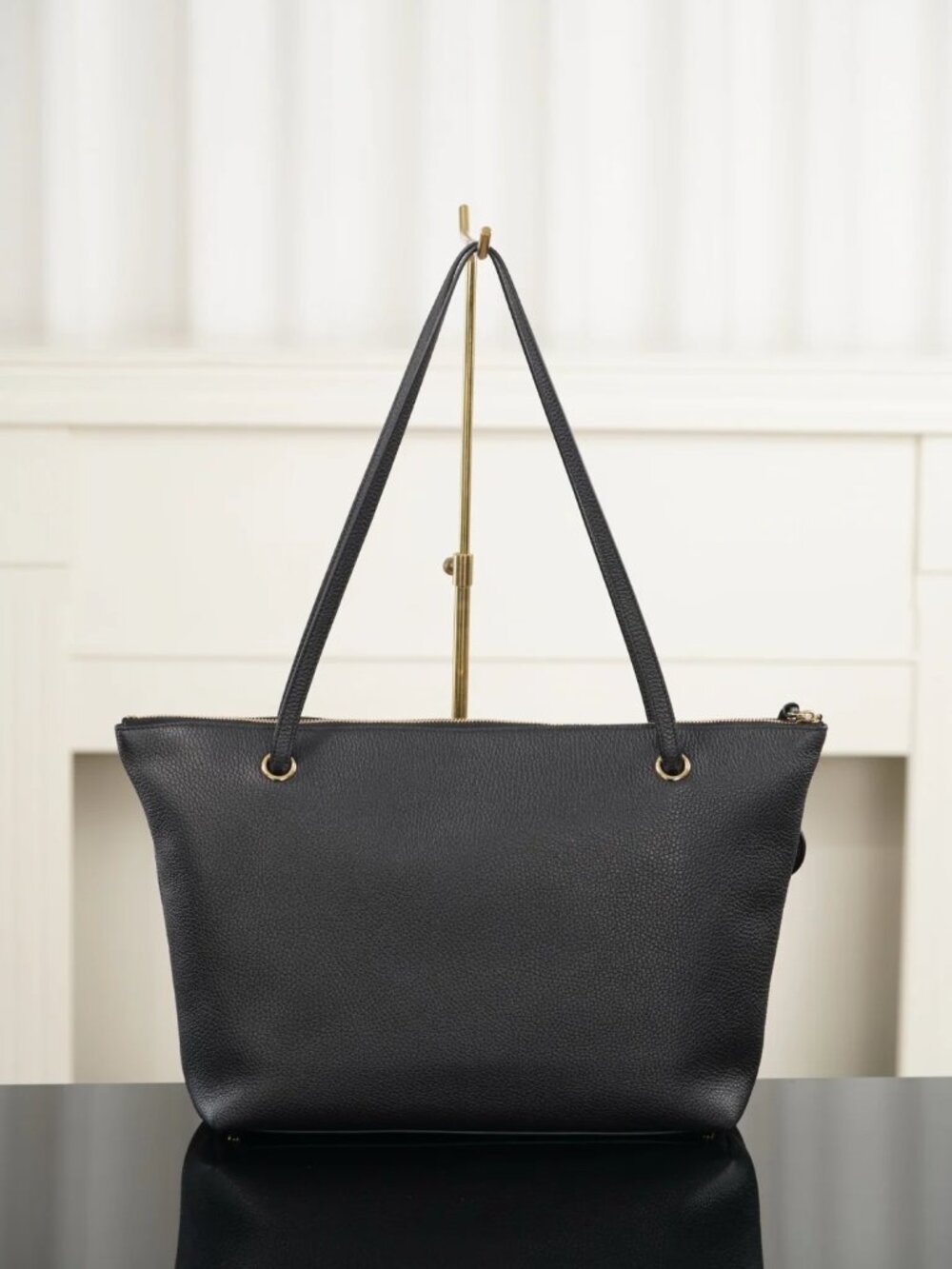 Classic CHANEL Bags: A Stylish and Versatile Choice for Elegance - Picture 6 of 6